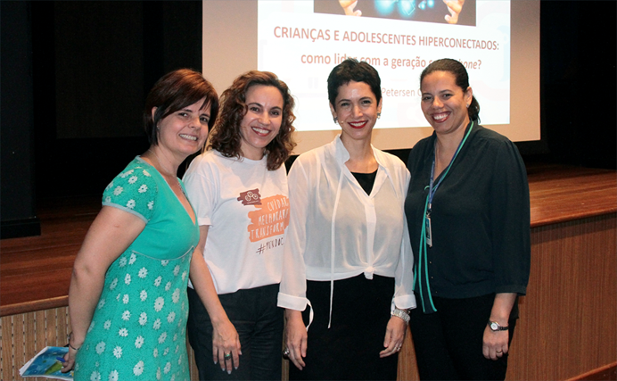 Adriana, Flávia, Cristina e Juliana. 