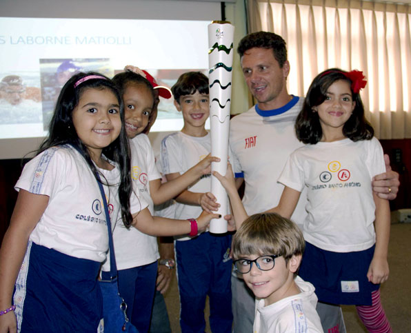 O atleta olímpico, André Cordeiro entre nossos alunos.  