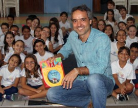 5º recebe o autor Lauro Henriques Júnior