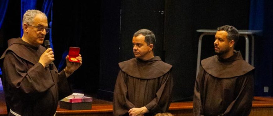 Um encontro histórico: Colégio Santo Antônio recebe o Ministro Geral da OFM