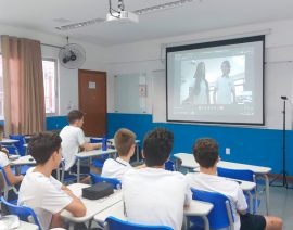 Alunos do Colégio Santo Antônio se conectam com estudantes argentinos em aula virtual de espanhol