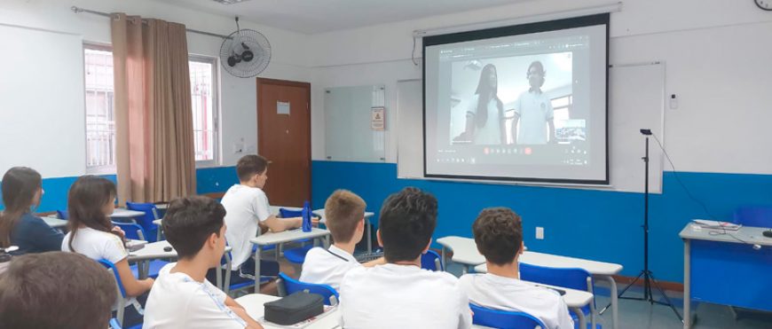 Alunos do Colégio Santo Antônio se conectam com estudantes argentinos em aula virtual de espanhol