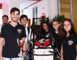 Ex-alunas participam da criação de um carro off-road vencedor