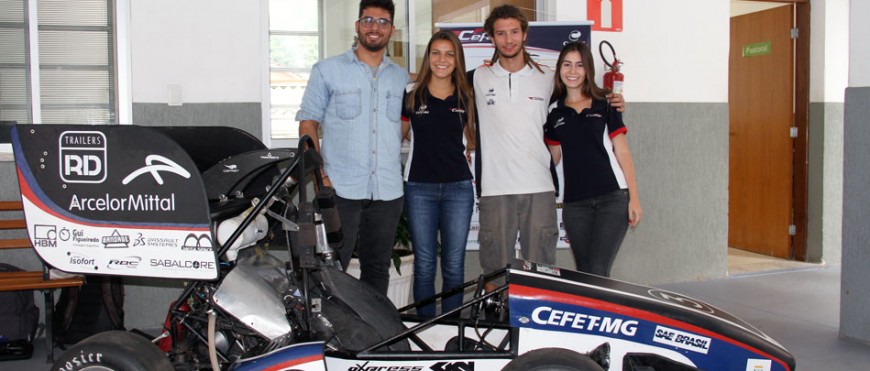 Ex-alunos criam carro e representarão o Brasil em competição nos EUA