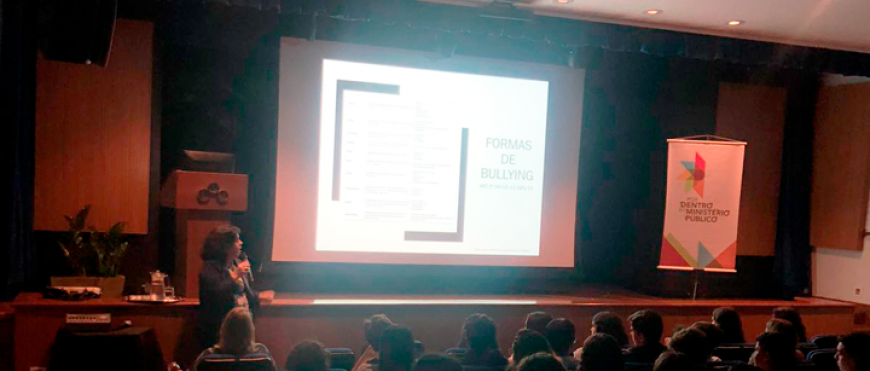 Ministério Público faz palestra sobre cyberbullying aos alunos do 8º Ano