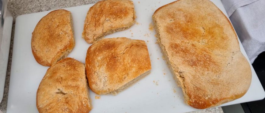 Explorando a ciência na cozinha: alunos aprendem Biologia fabricando pães