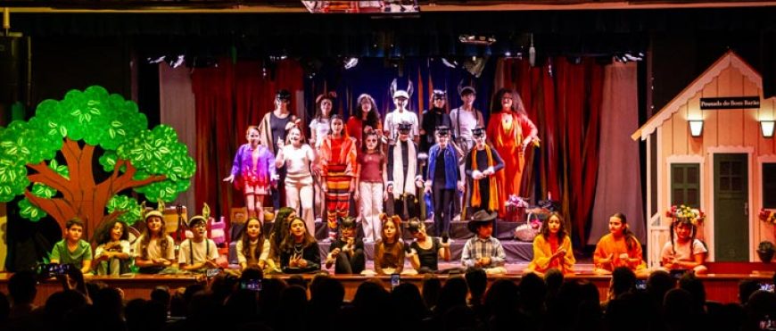 Talentos do CSA dão show no palco do Teatro Frei Hilário na Mostra das Artes